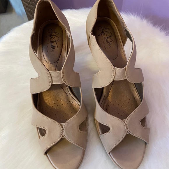 Life Stride Shoes - Life Stride Tan Heels
